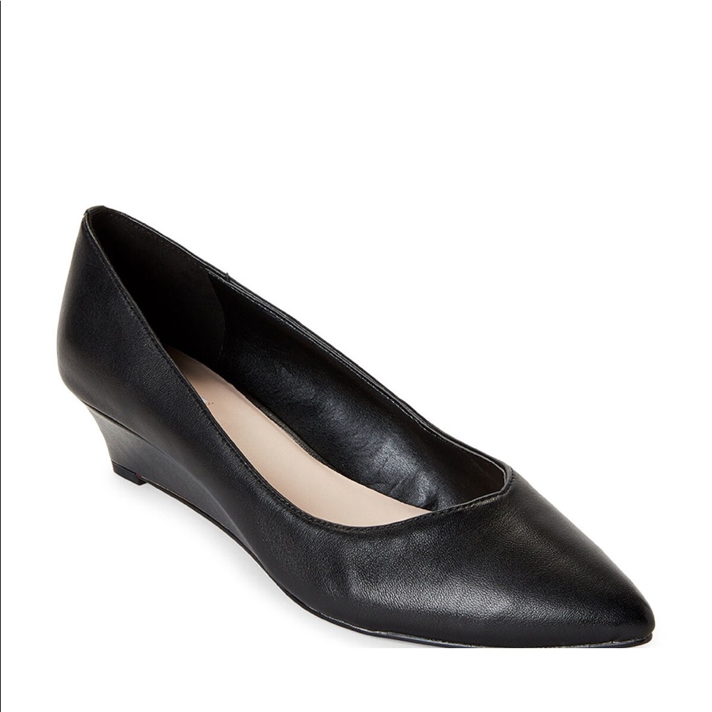 Tahari black wedge. Worn ONCE.